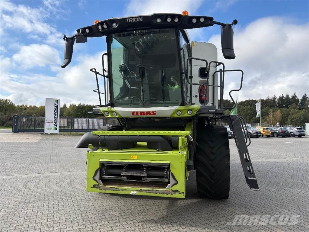CLAAS TRION 520 コンバイン