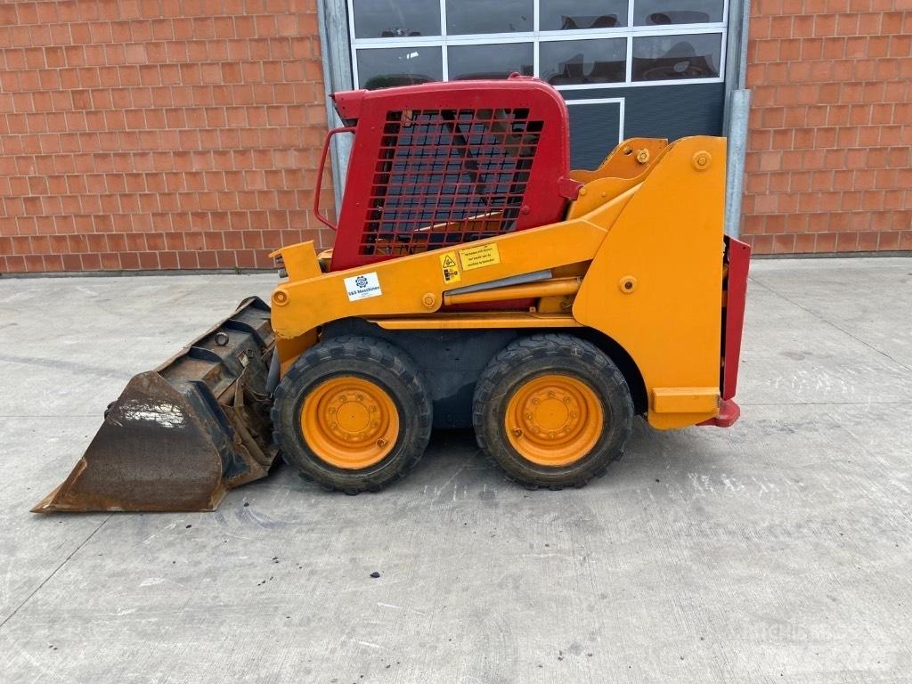 Gehl 4240 スキッドステアローダー