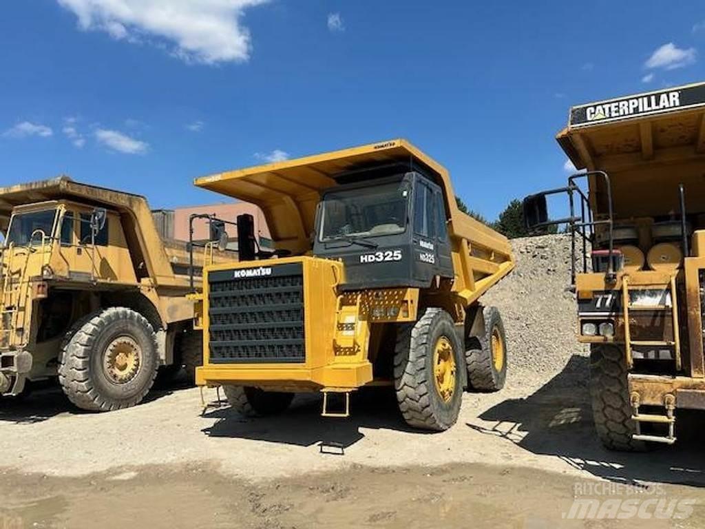 Komatsu HD325-6KE サイト　ダンプ