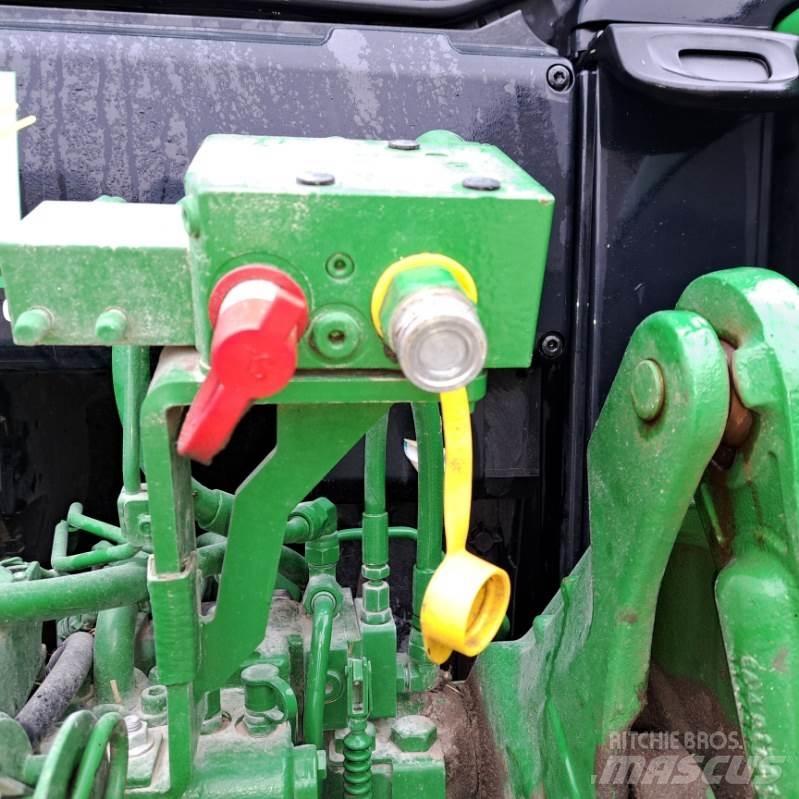 John Deere 6120M トラクター