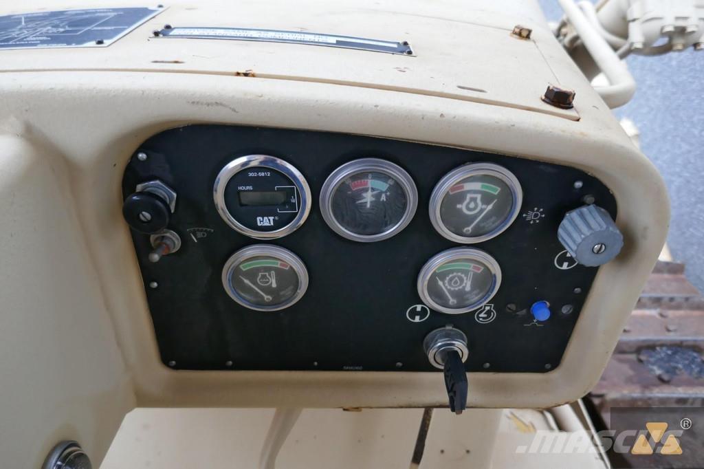 CAT D7G Ex-army ブルドーザー