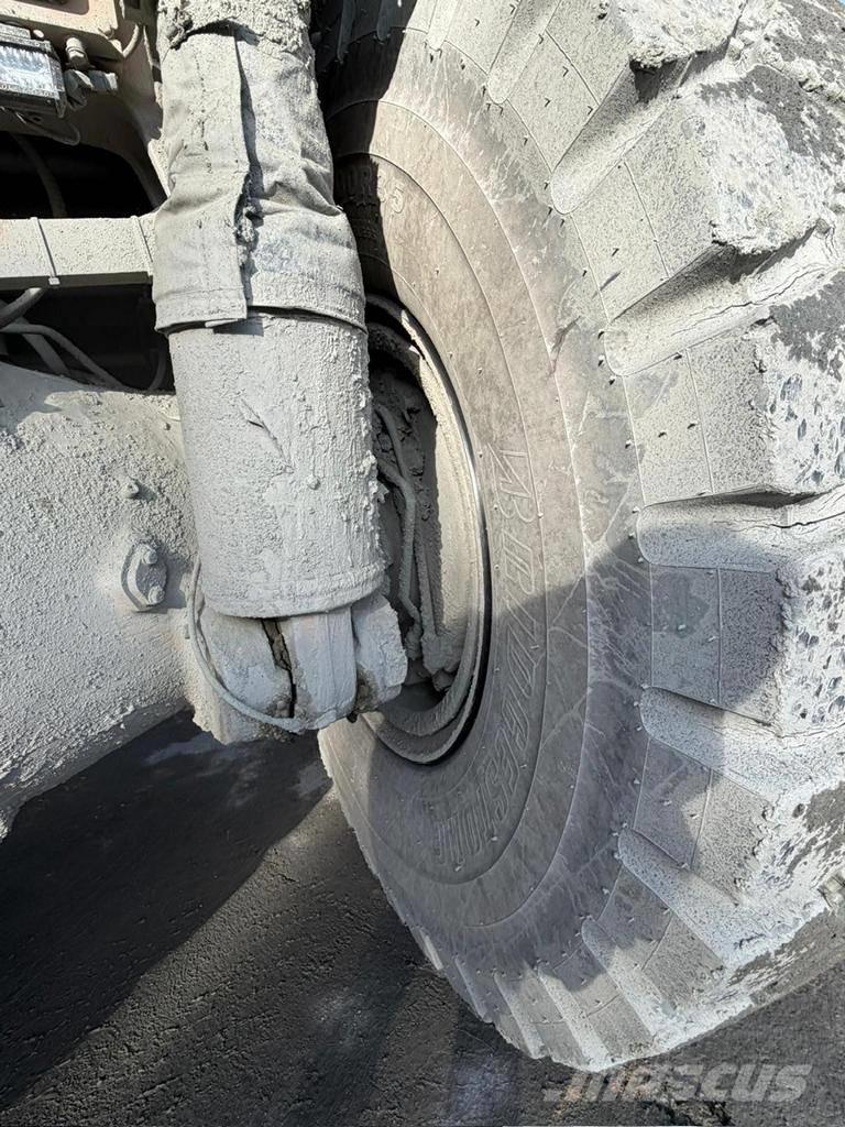 CAT 775 F リジットフレーム式ダンプトラック