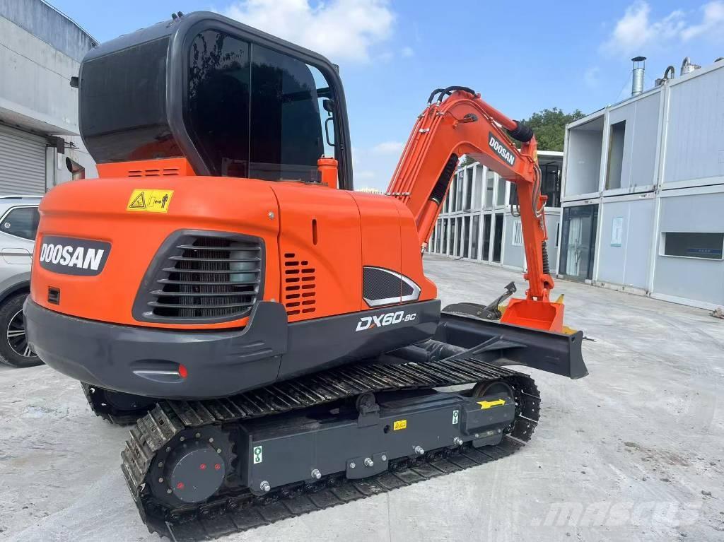 Doosan DX 60 ミニ油圧ショベル 7t以下（ミニユンボ・ミニディガー）