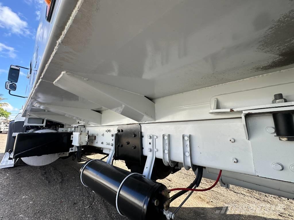 Freightliner 114 SD 塵芥車、パッカー車