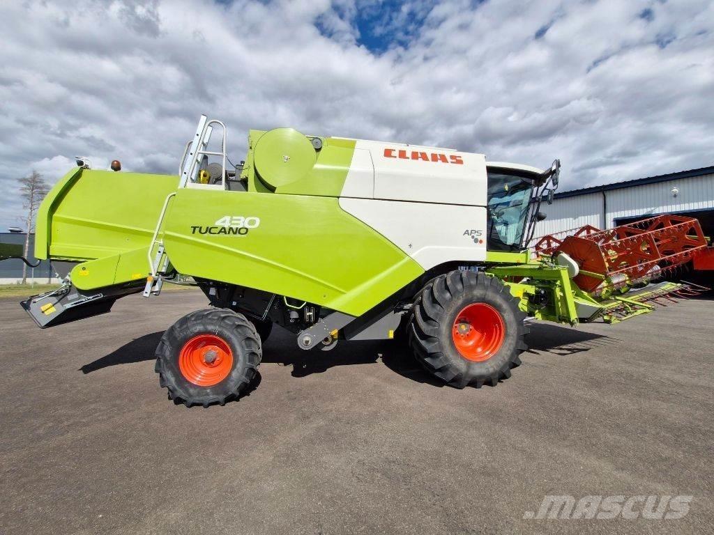 CLAAS Tucano 430 コンバイン