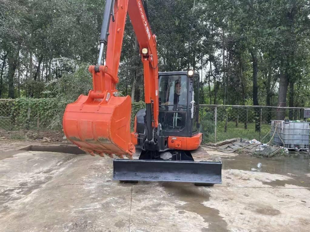 Kubota KX 165 ミニ油圧ショベル 7t以下（ミニユンボ・ミニディガー）