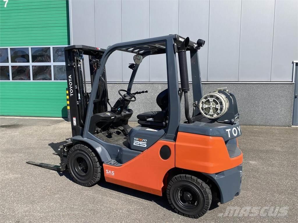 Toyota 02-8FGF25 LPGフォークリフト