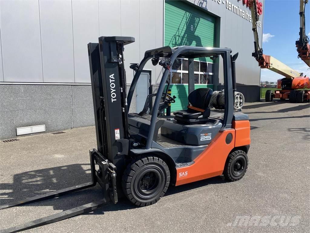 Toyota 02-8FGF25 LPGフォークリフト