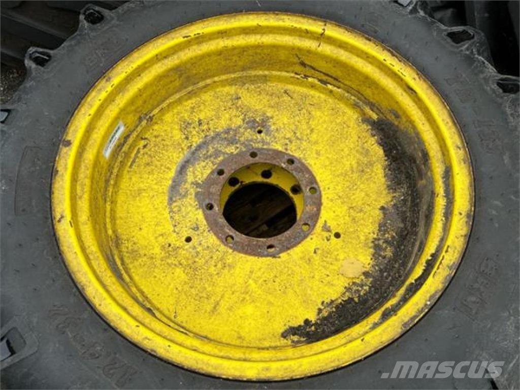 BKT 12.4-32 タイヤ、ホイル、リム