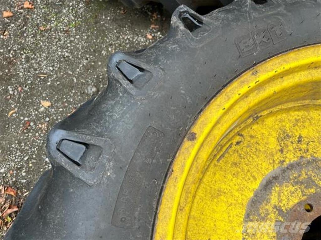 BKT 12.4-32 タイヤ、ホイル、リム