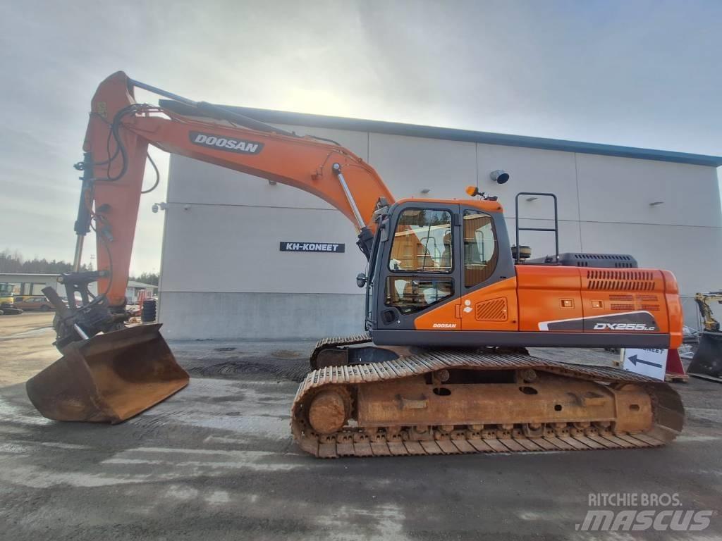 Doosan DX 255 LC-5 大型油圧ショベル12t以上（パワーショベル・ユンボ）