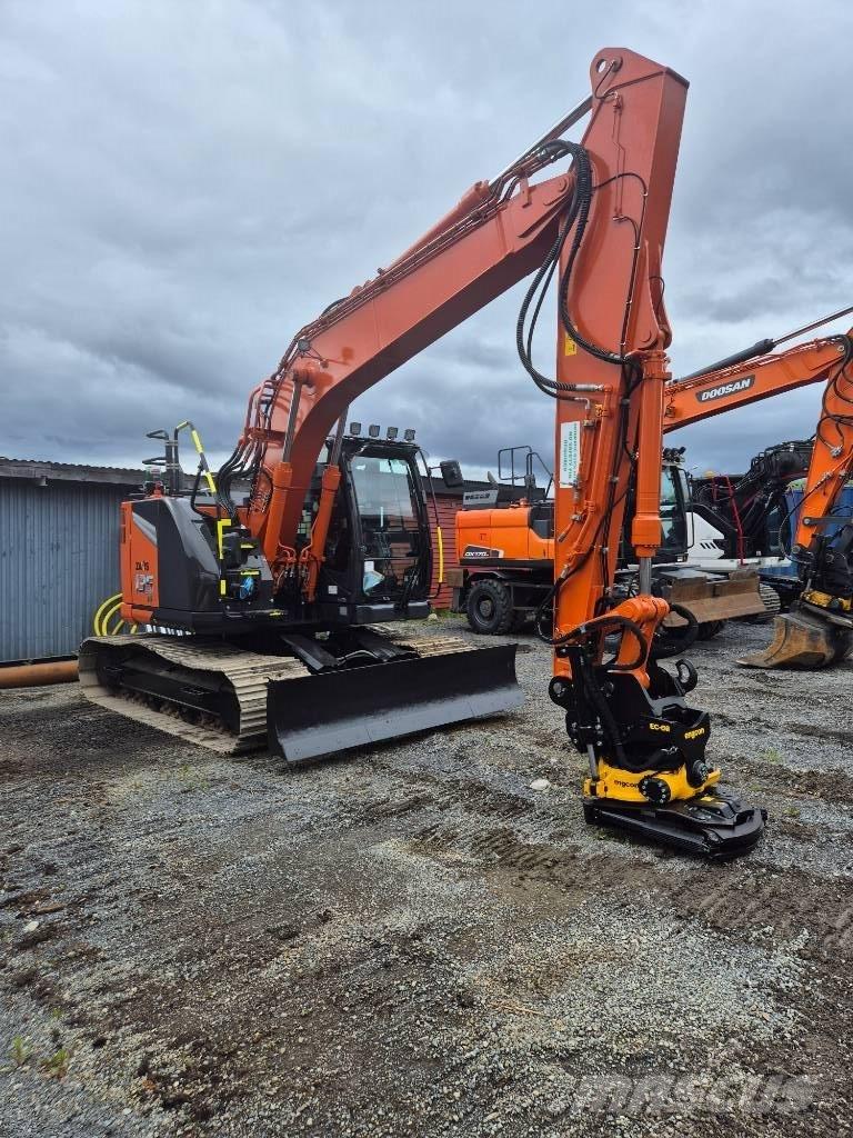 Hitachi ZX 135 US -7 大型油圧ショベル12t以上（パワーショベル・ユンボ）
