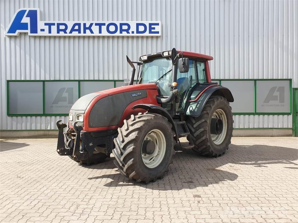 Valtra T151 トラクター