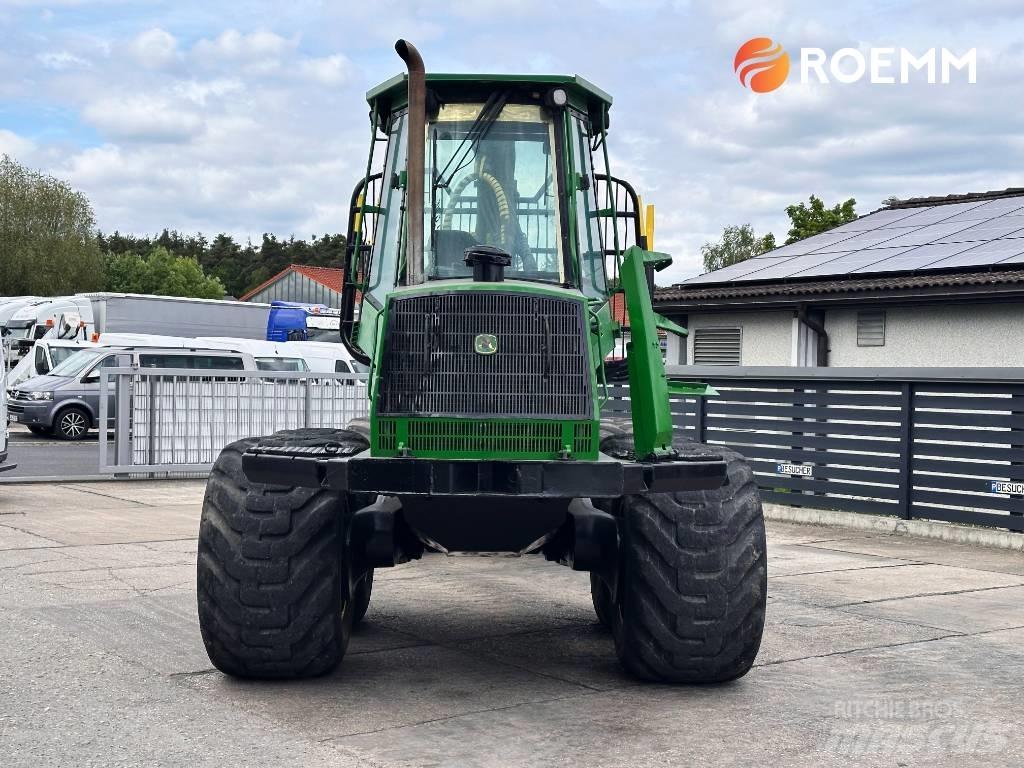 John Deere 1110 D フォワーダー