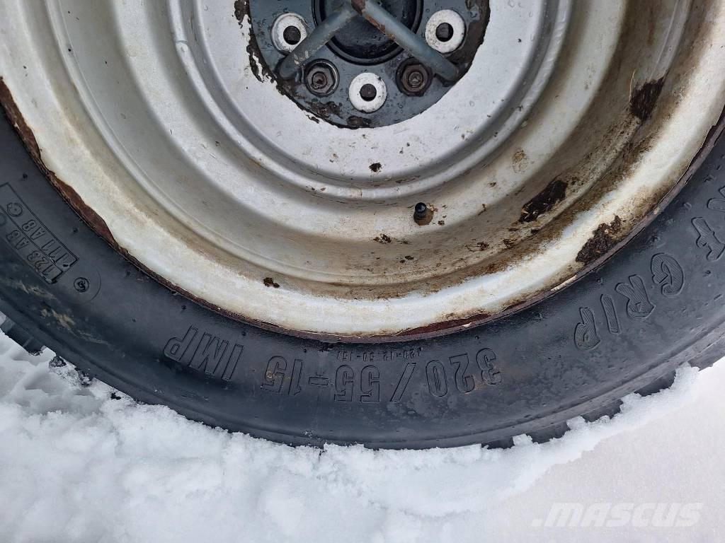 Avant 745 多目的ローダー