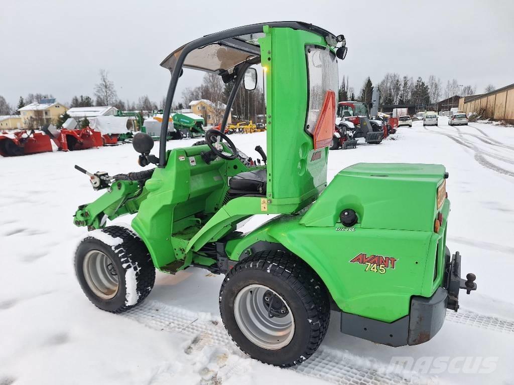 Avant 745 多目的ローダー