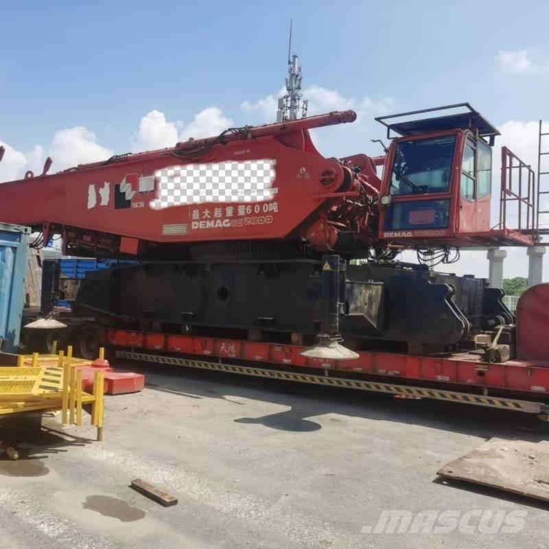Demag CC 2800 クローラクレーン