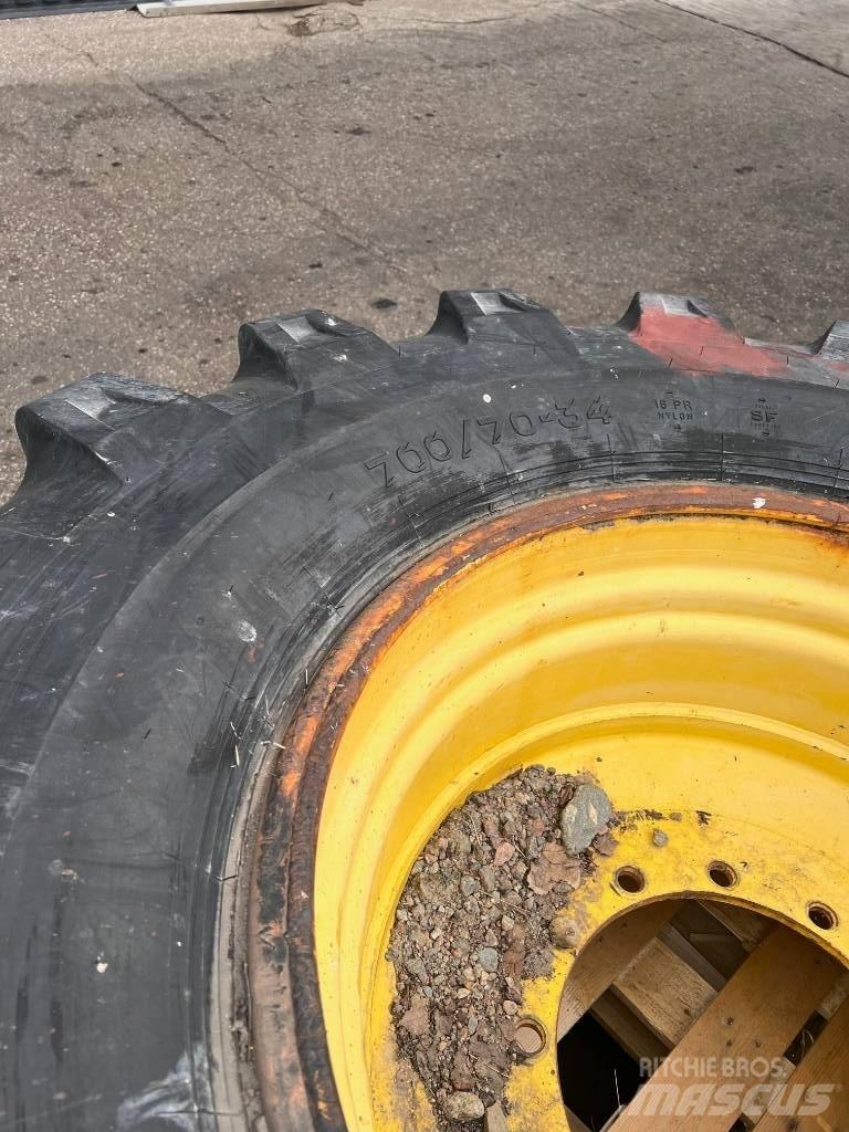 Nokian 700/70-34 タイヤ、ホイル、リム