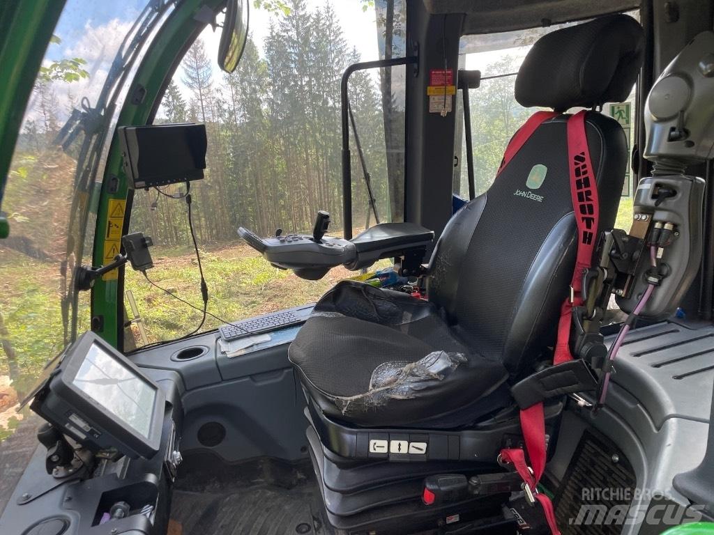 John Deere 1270G 8WD ハーベスター
