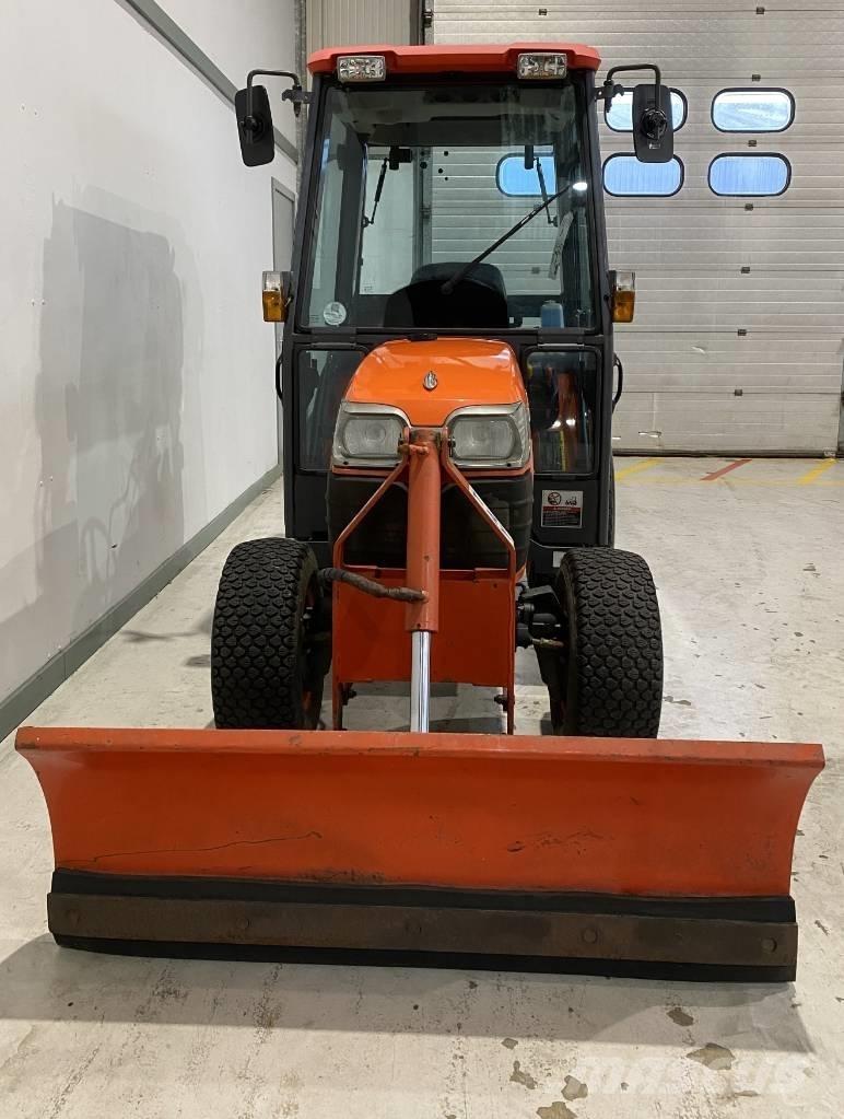 Kubota B2530 コンパクトトラクター