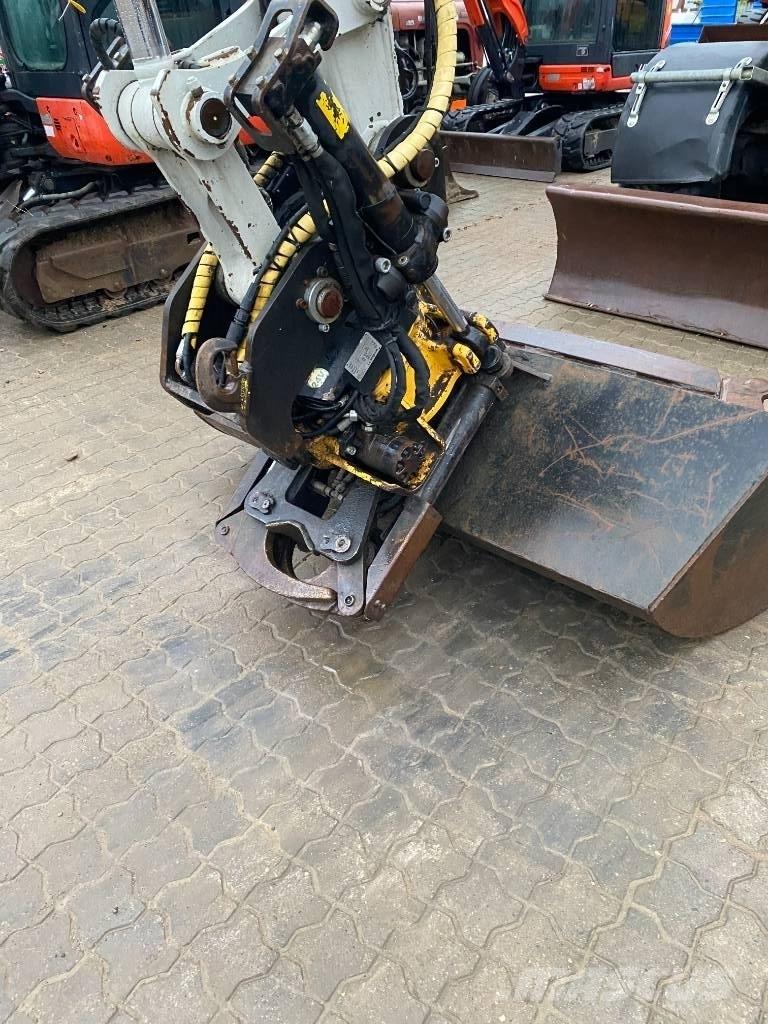 Takeuchi TB 295 W 大型油圧ショベル12t以上（パワーショベル・ユンボ）