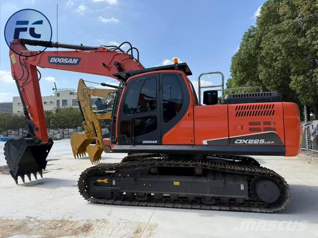 Doosan DX 225 LC 大型油圧ショベル12t以上（パワーショベル・ユンボ）
