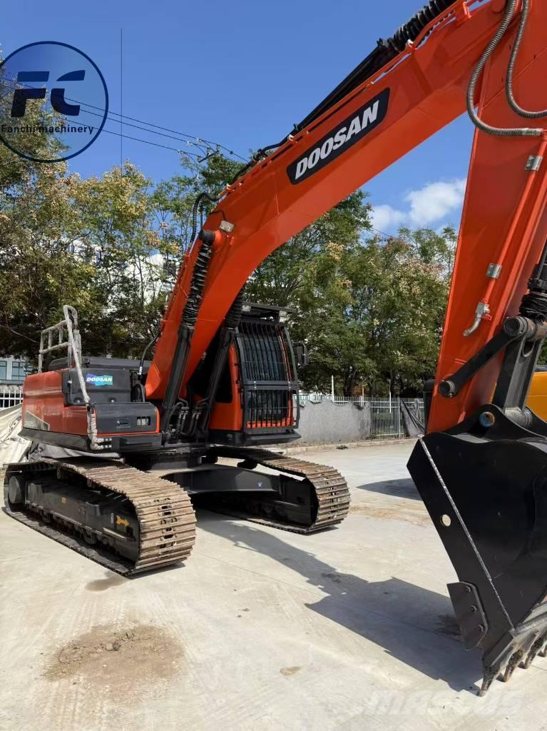 Doosan DX 225 LC 大型油圧ショベル12t以上（パワーショベル・ユンボ）