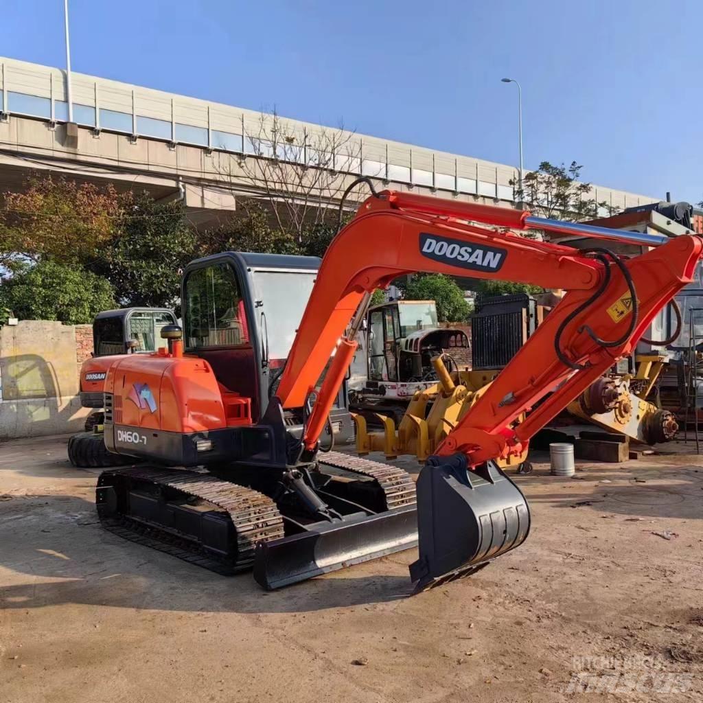 Doosan DH 60-7 ミニ油圧ショベル 7t以下（ミニユンボ・ミニディガー）