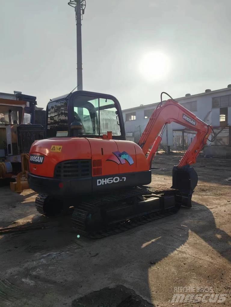 Doosan DH 60-7 ミニ油圧ショベル 7t以下（ミニユンボ・ミニディガー）