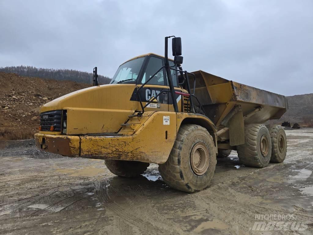 CAT 740 アーティキュレート式ダンプトラック