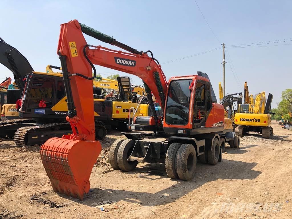 Doosan DX150W ホイール式油圧ショベル（パワーショベル・ユンボ・バックホー）