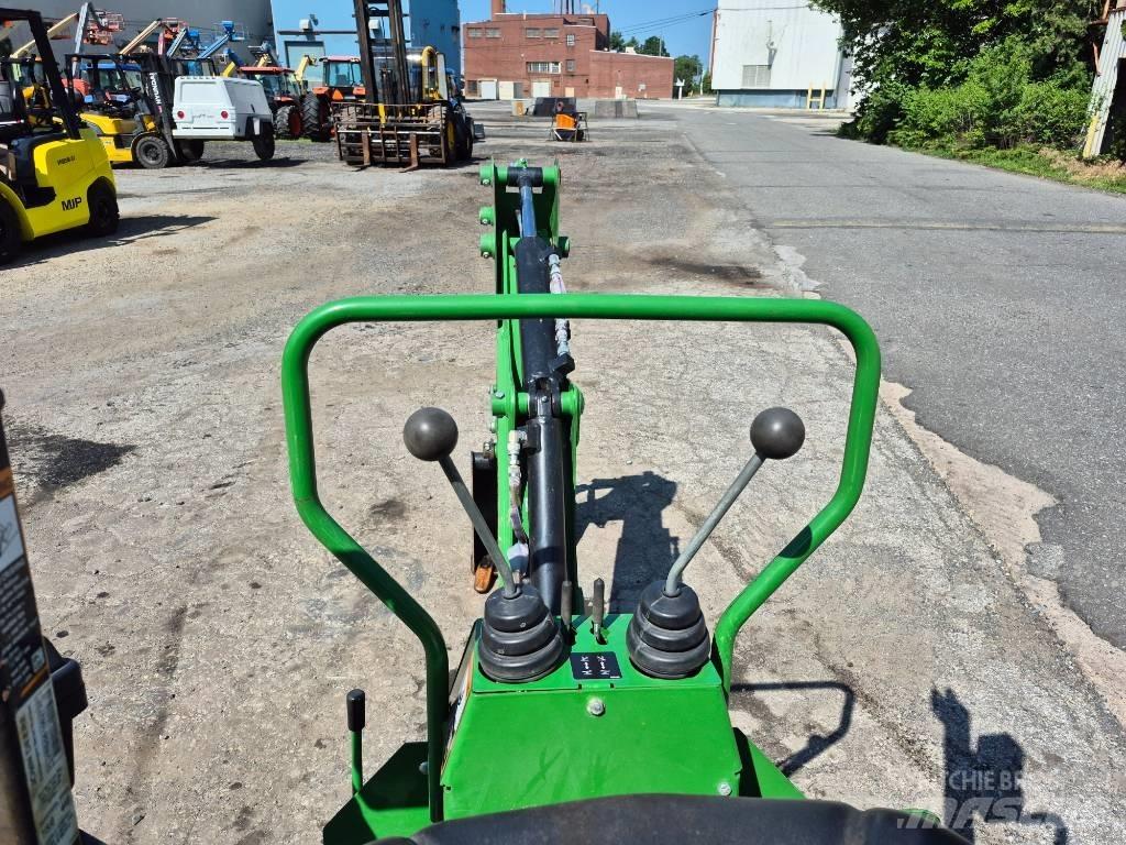 John Deere 1025 R トラクター