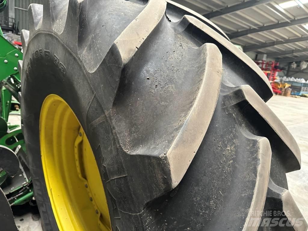 John Deere 6195 R トラクター