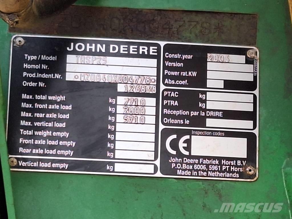 John Deere 840 牽引型スプレイヤー