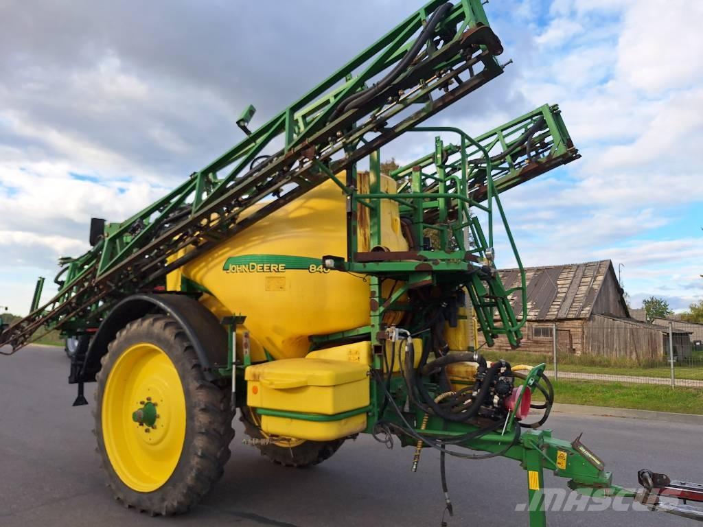 John Deere 840 牽引型スプレイヤー