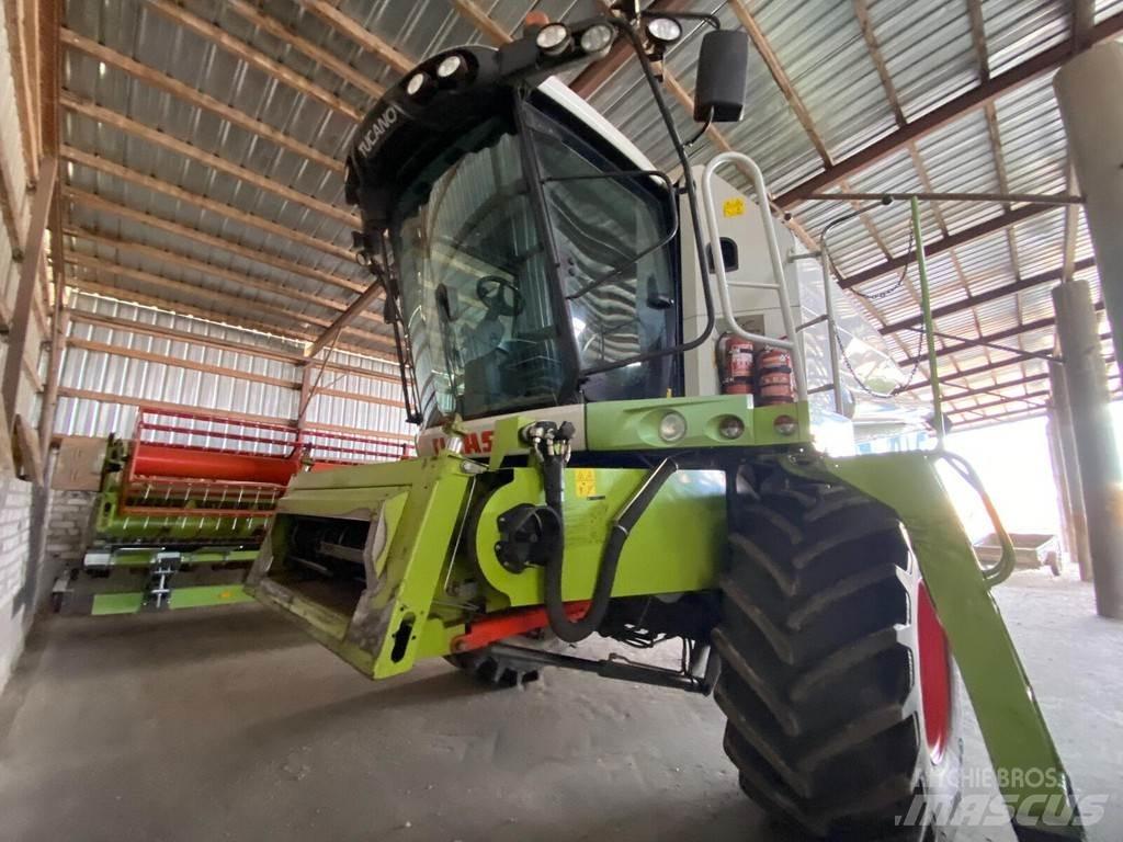 CLAAS Tucano 450 コンバイン