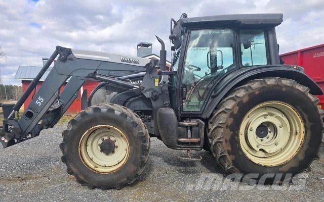 Valtra N141 HiTech トラクター