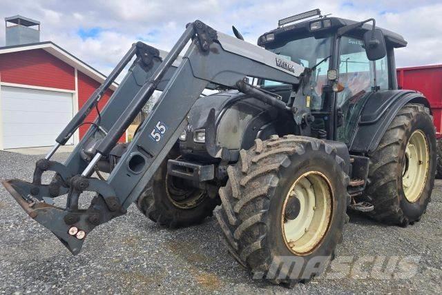 Valtra N141 HiTech トラクター