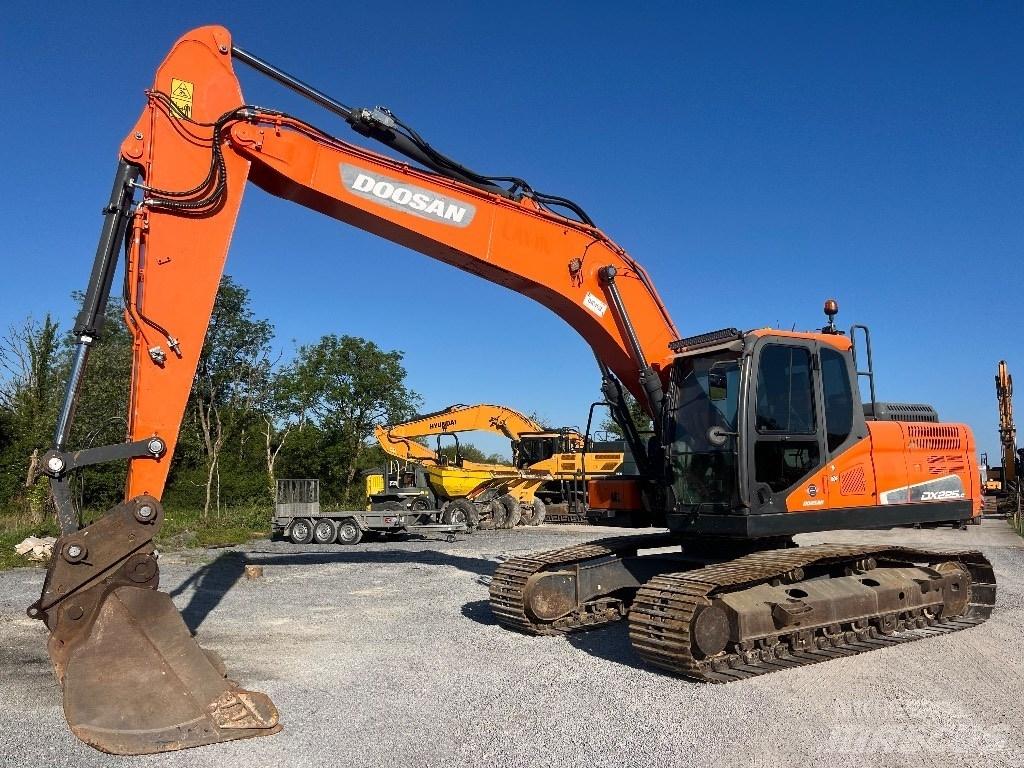 Doosan DX 225 LC-5 大型油圧ショベル12t以上（パワーショベル・ユンボ）