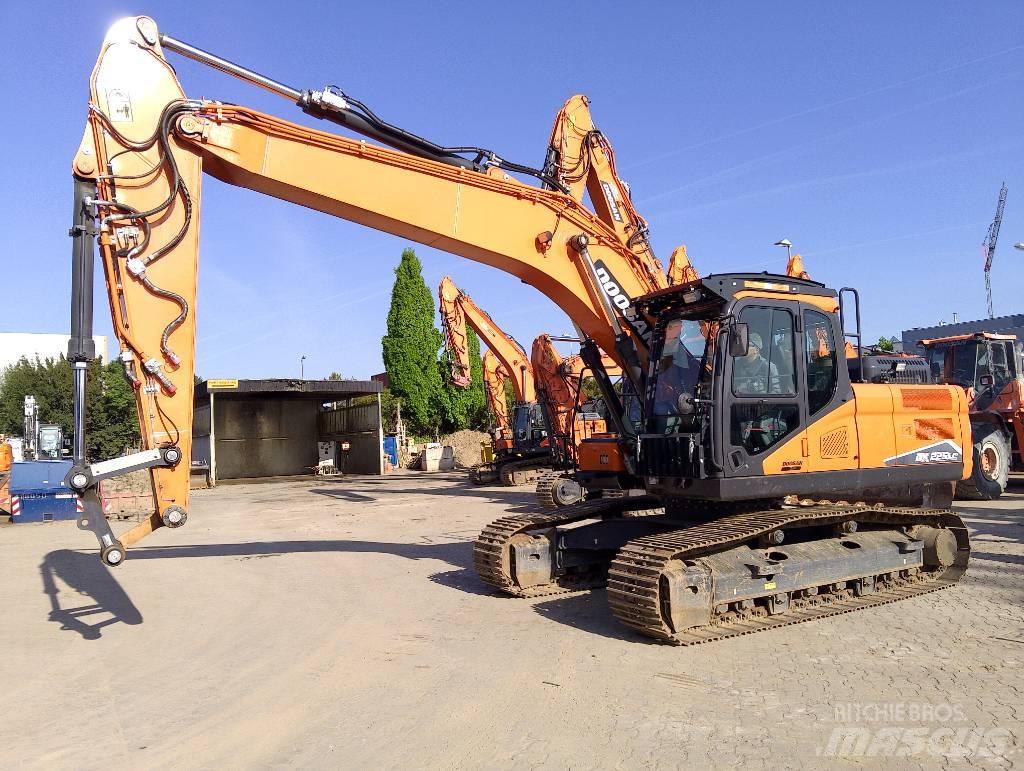 Doosan DX225LC-7 大型油圧ショベル12t以上（パワーショベル・ユンボ）