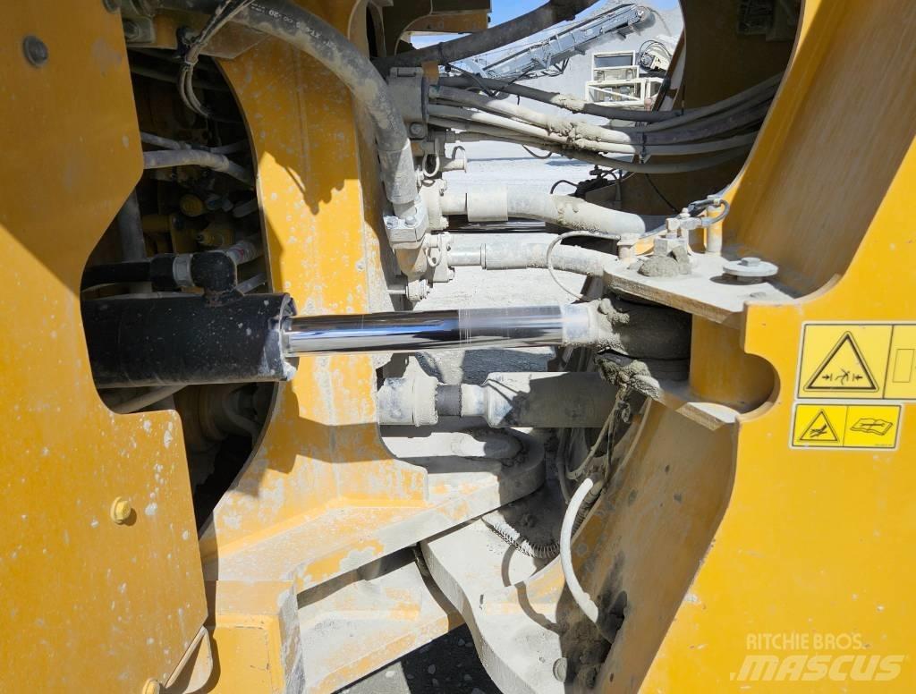 CAT 982 M ホイールローダー・タイヤショベル