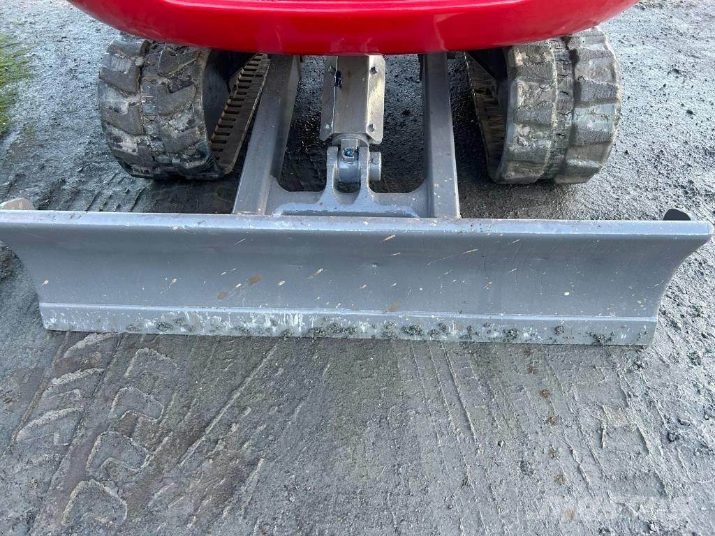 Takeuchi TB 230 ミニ油圧ショベル 7t以下（ミニユンボ・ミニディガー）