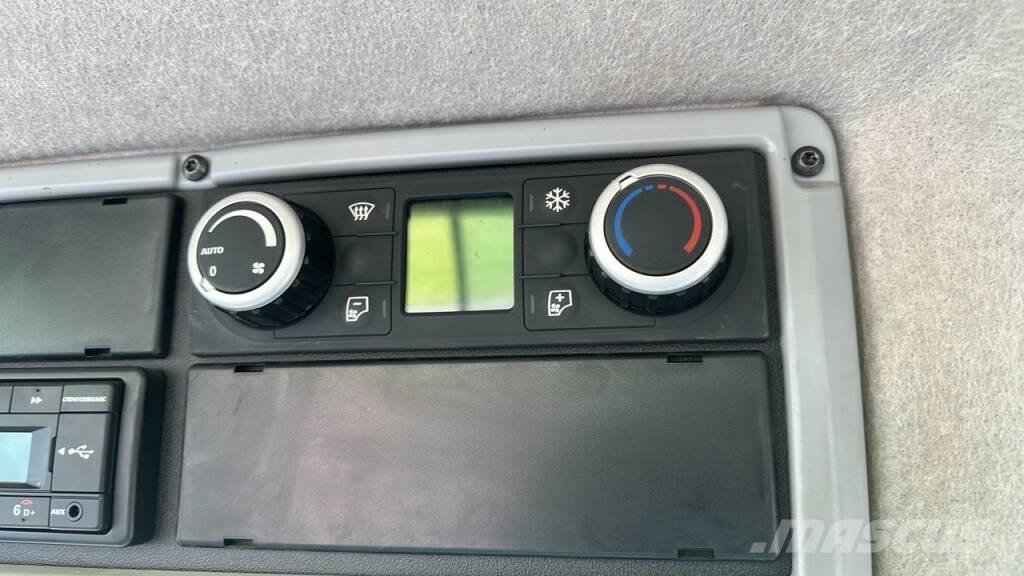 Valtra Q305 トラクター