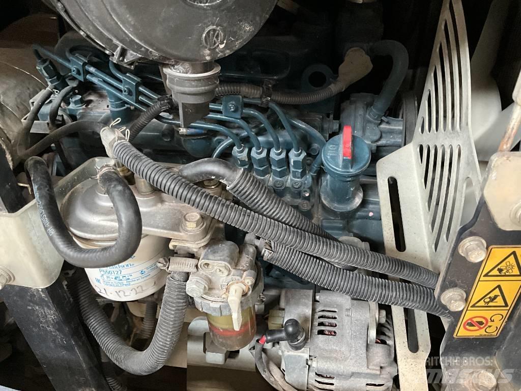 Kubota KX 027-4 ミニ油圧ショベル 7t以下（ミニユンボ・ミニディガー）