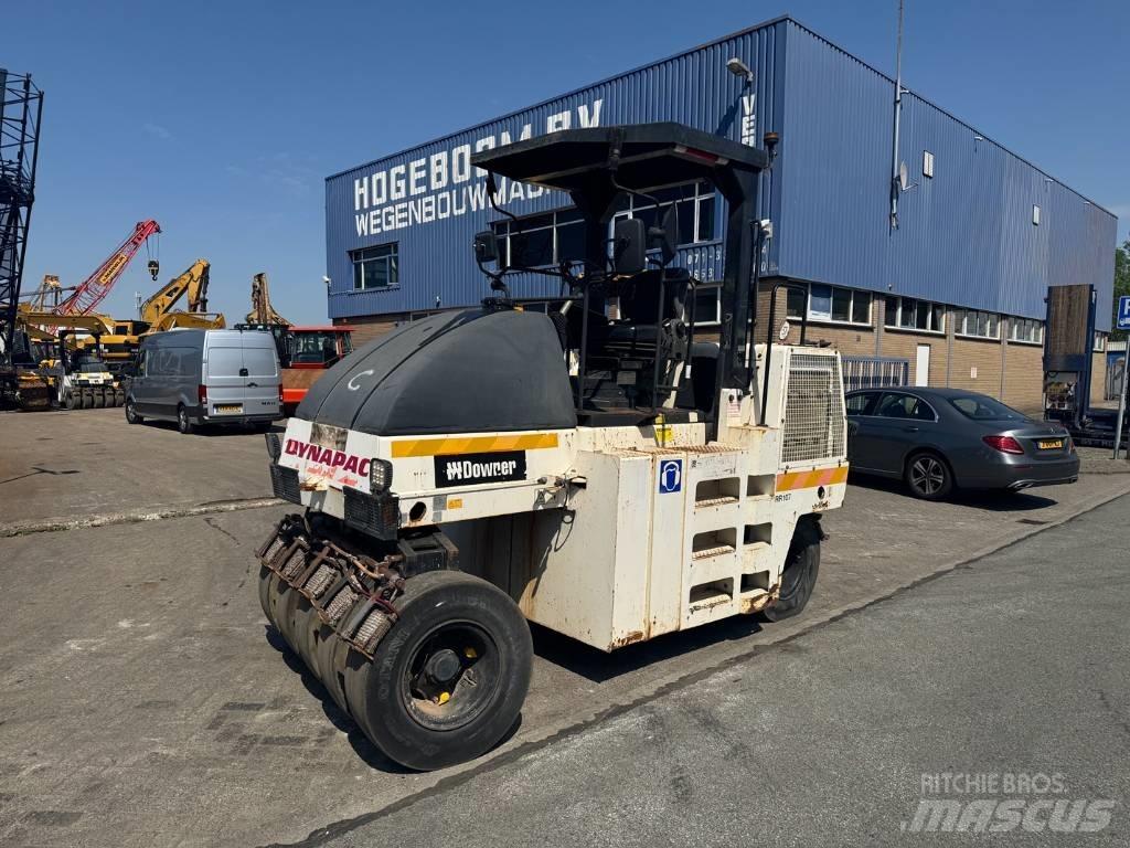 Dynapac CP 142 タイヤローラ