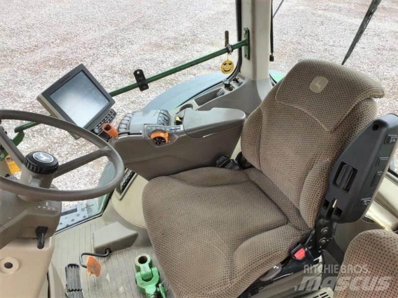 John Deere 8320 R トラクター