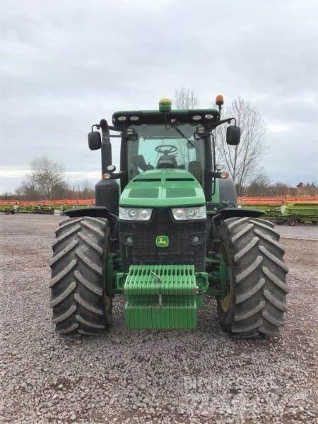 John Deere 8320 R トラクター
