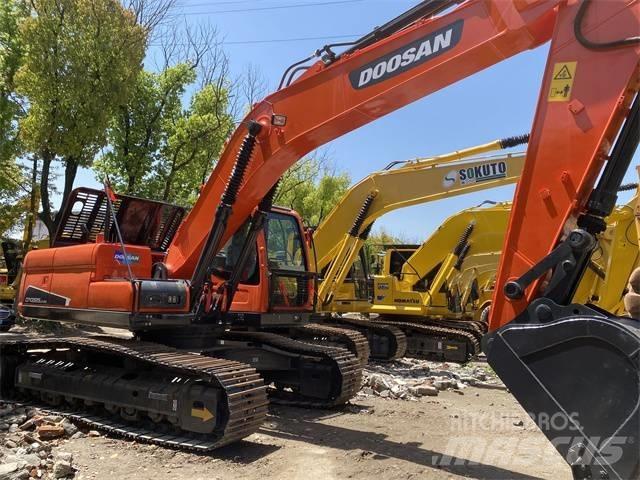 Doosan DX 225 LC 大型油圧ショベル12t以上（パワーショベル・ユンボ）