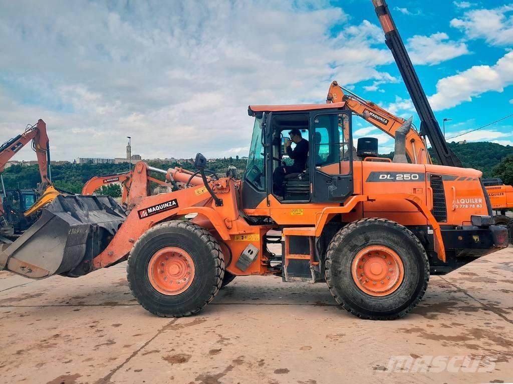 Doosan DL 250-3 ホイールローダー・タイヤショベル