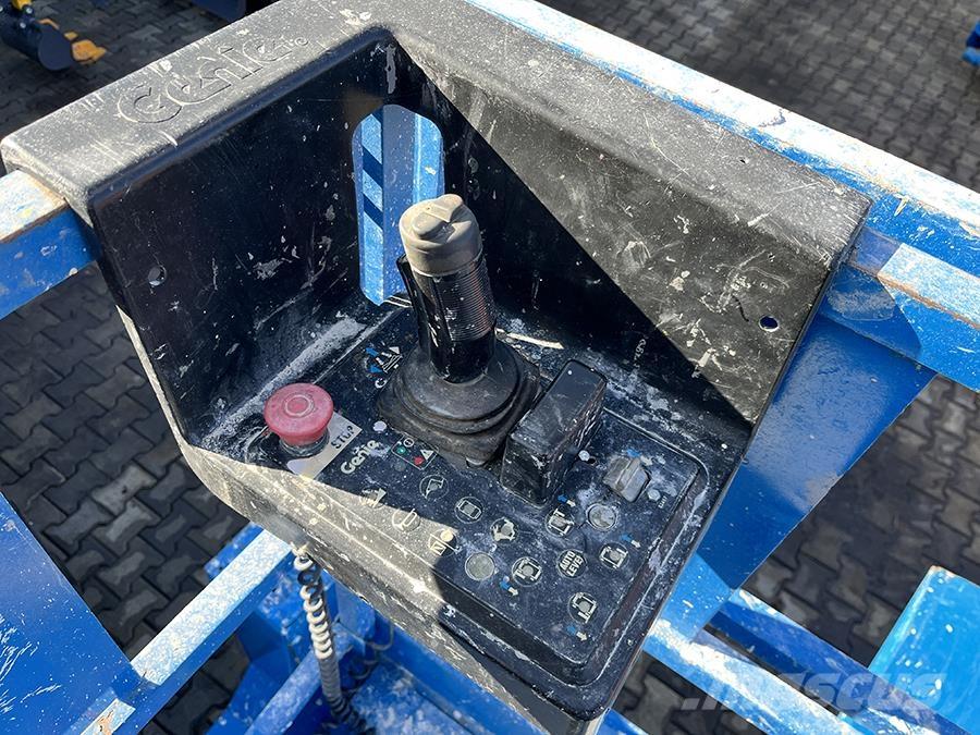 Genie GS-3268 シザースリフト